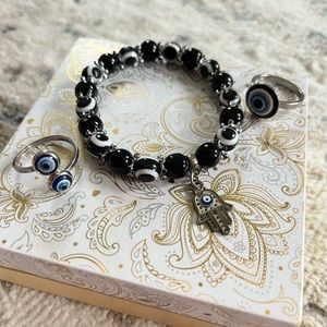 Charm bracelet with rings